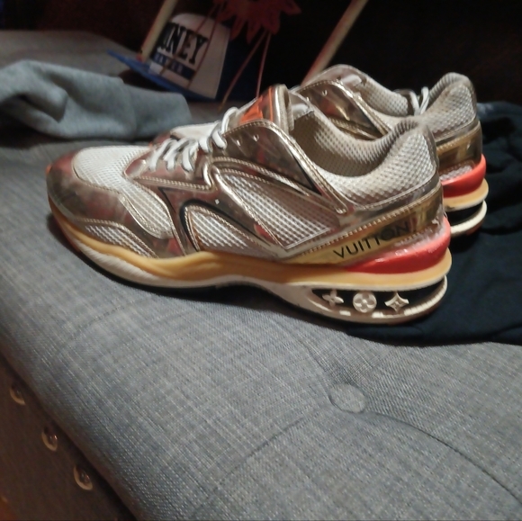 LV trailhead sneaker,size 10, orange &gold - Picture 3 of 7